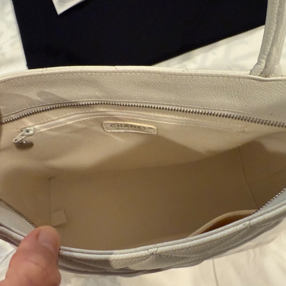 Chanel Caviar Leather Medallion Tote - 2008 Mint Condition - Picture 6 of 10